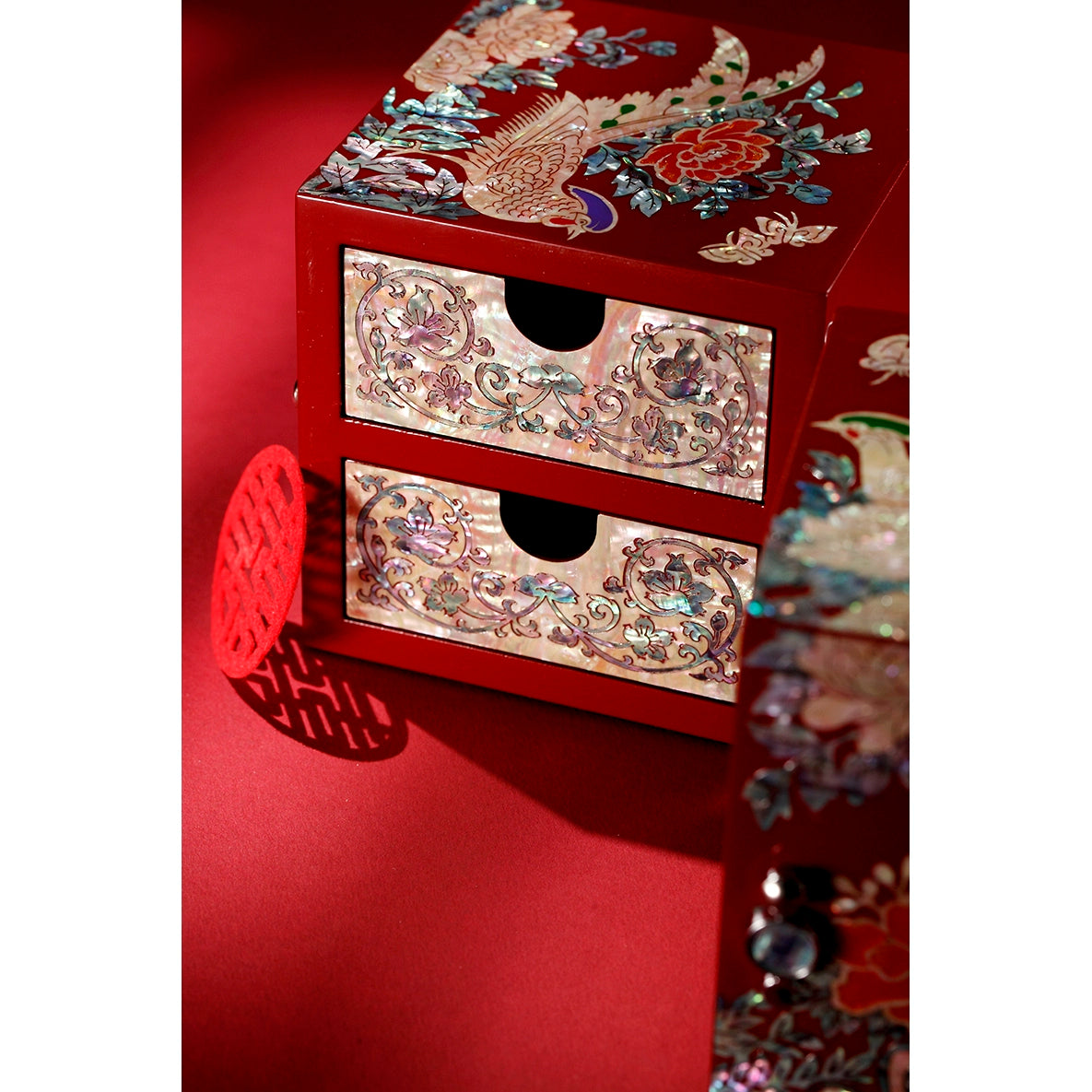 Lacquer jewelry box, traditional Chinese crafts